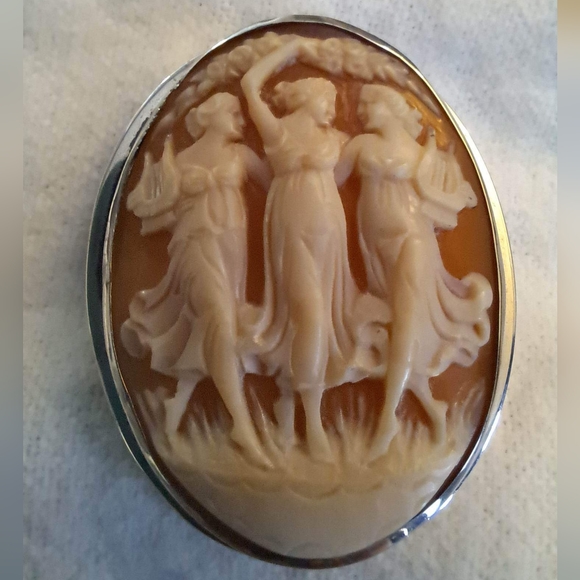 Three Grace's cameo - Picture 1 of 3